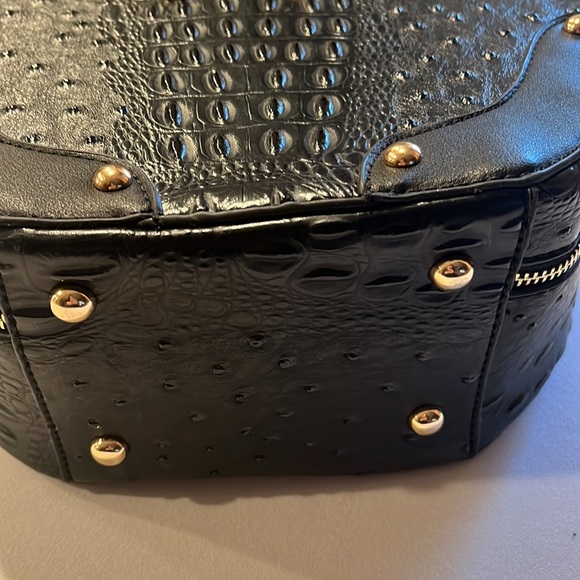 Round Vegan Leather Ostrich Print Bag With Big Rhinestone Butterfly - Picture 6 of 15